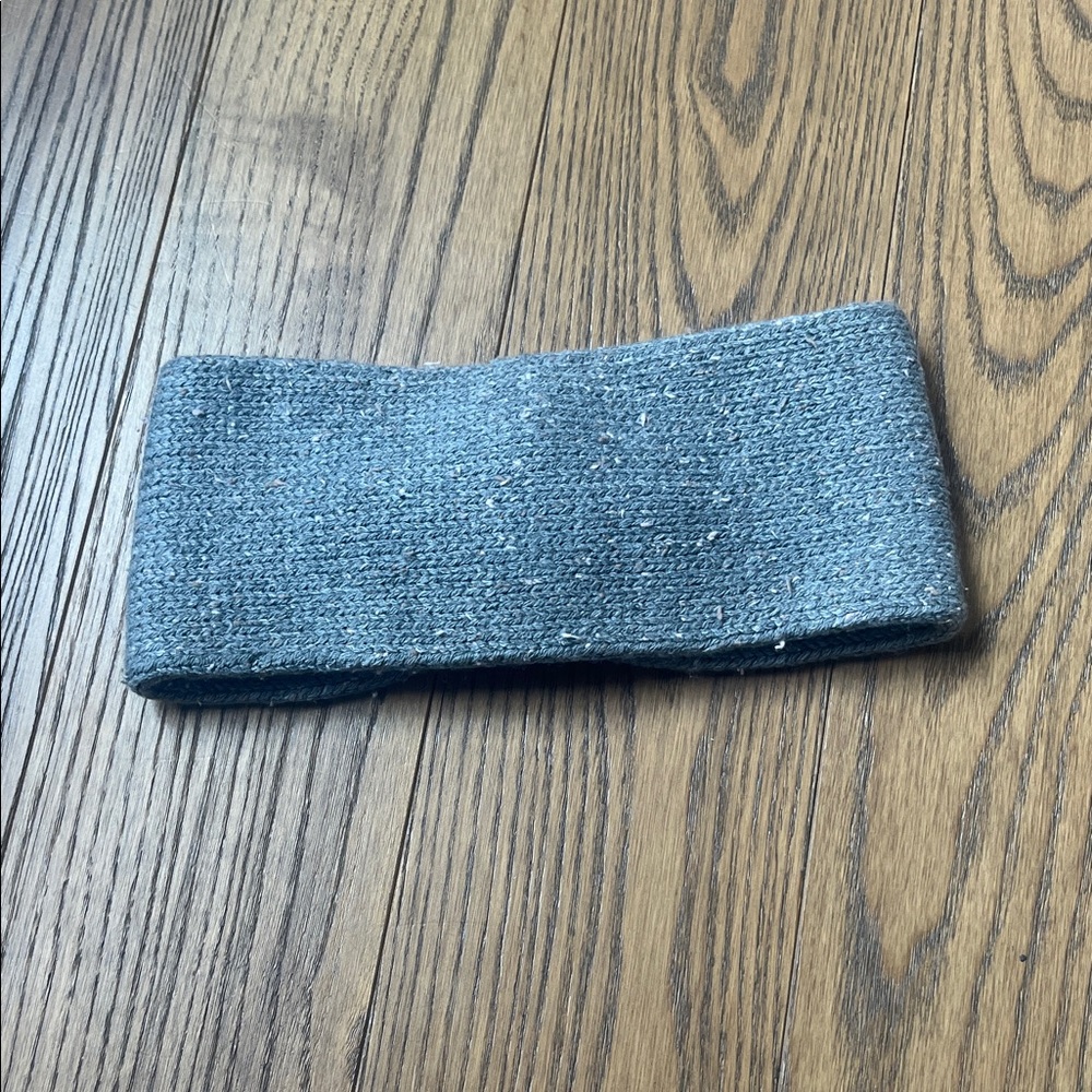 Main Character Gray Knit Accessory - Picture 3 of 3